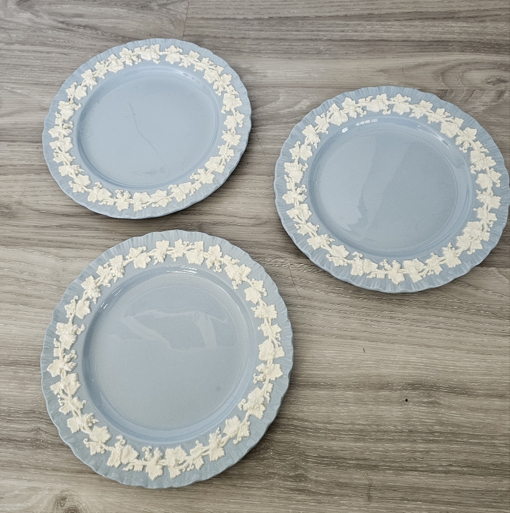 Wedgewood Queensware vintage 1960s 3 plates excellent condition 7" scalloped edg